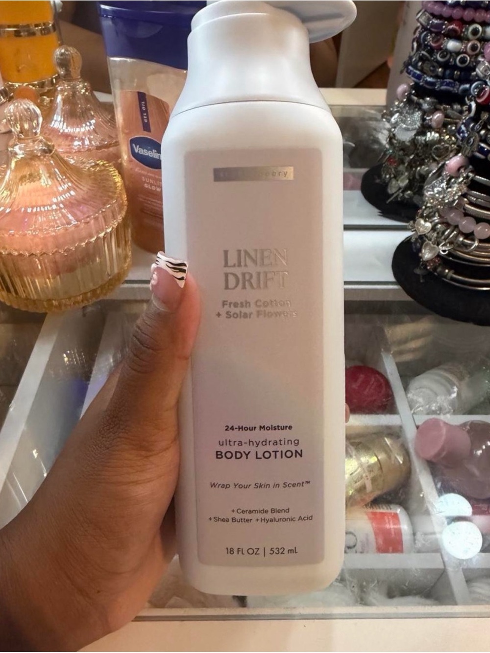 Bath & Body Works Linen Drift Body Lotion - White
